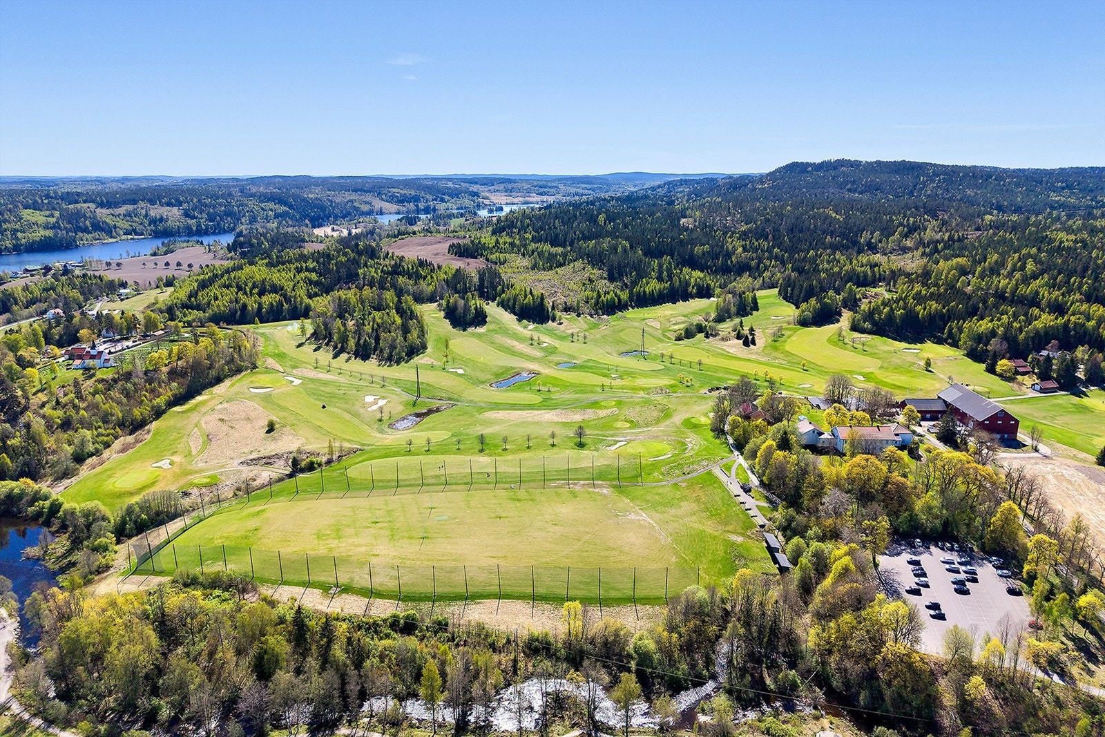 For golfentusiasten ligger Østmarka Golfklubb i umiddelbar nærhet. Galleribilde