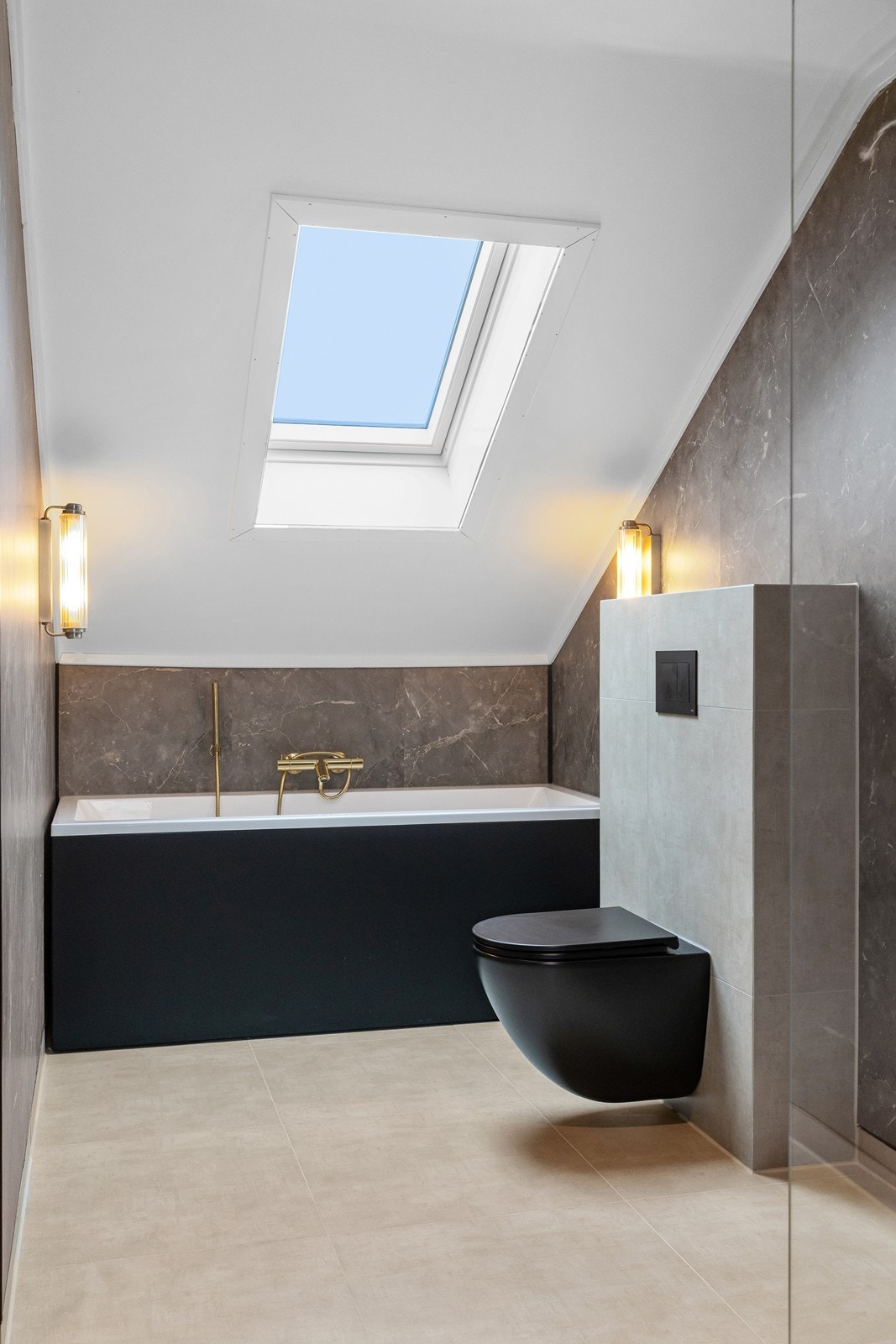 Badet har både badekar og dusj. Galleribilde