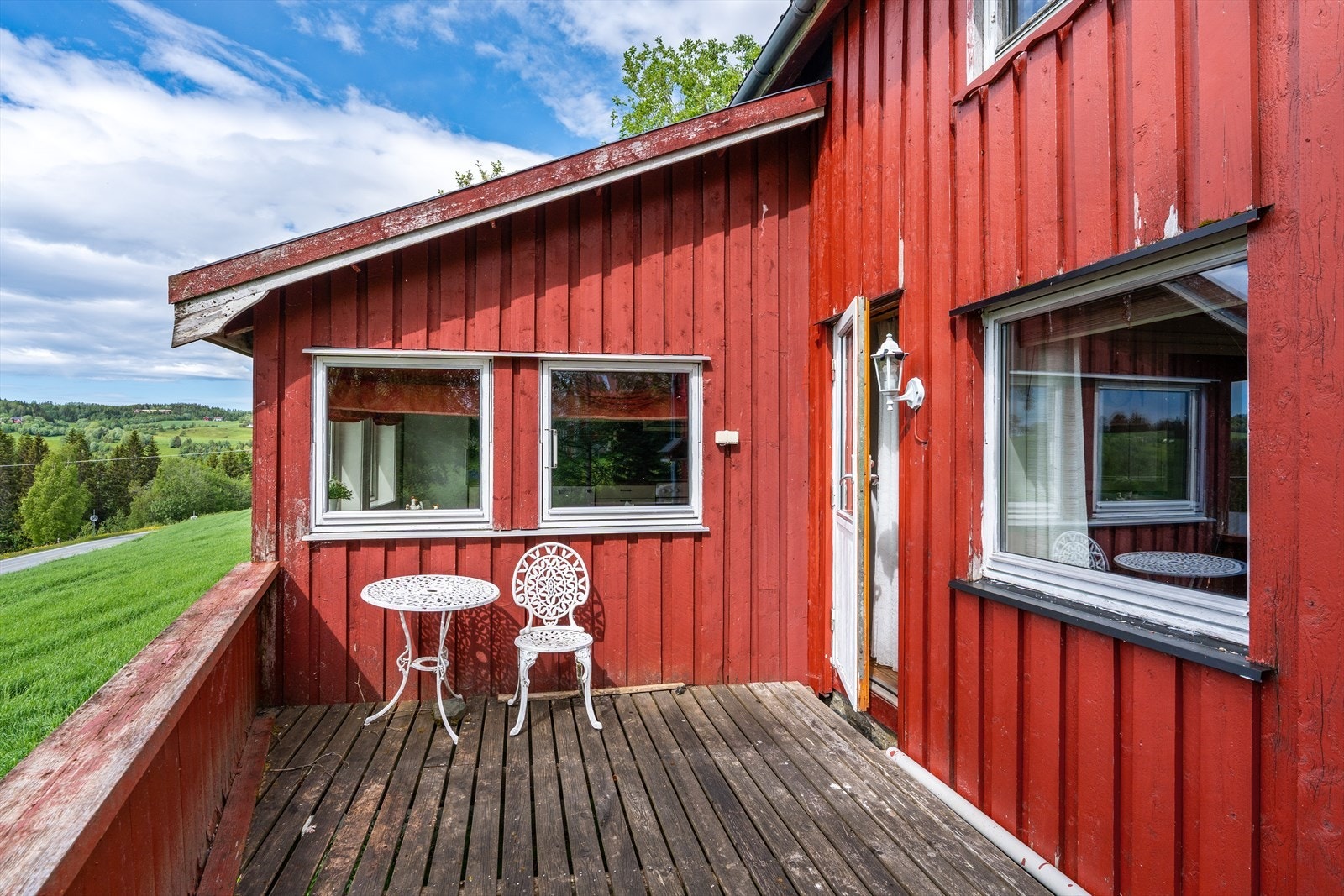 Ut fra stuen får du en terrasse på 10m². Galleribilde
