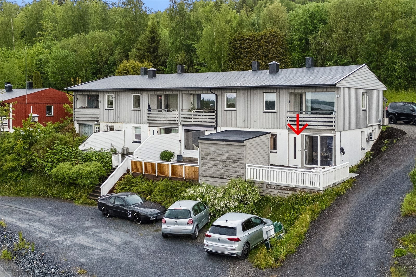 Praktisk beliggende med inngang fra bakkeplan. Galleribilde