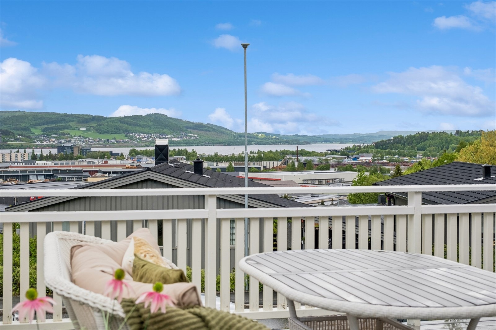Utsikt mot Beitstadfjorden. Galleribilde