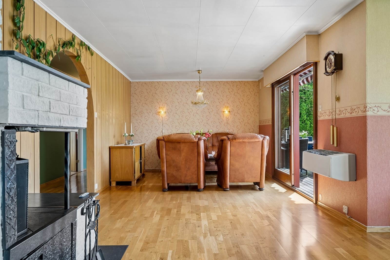 Rommet har god plass til å innrede med flere sittegrupper, tilpasset familiens behov. Galleribilde