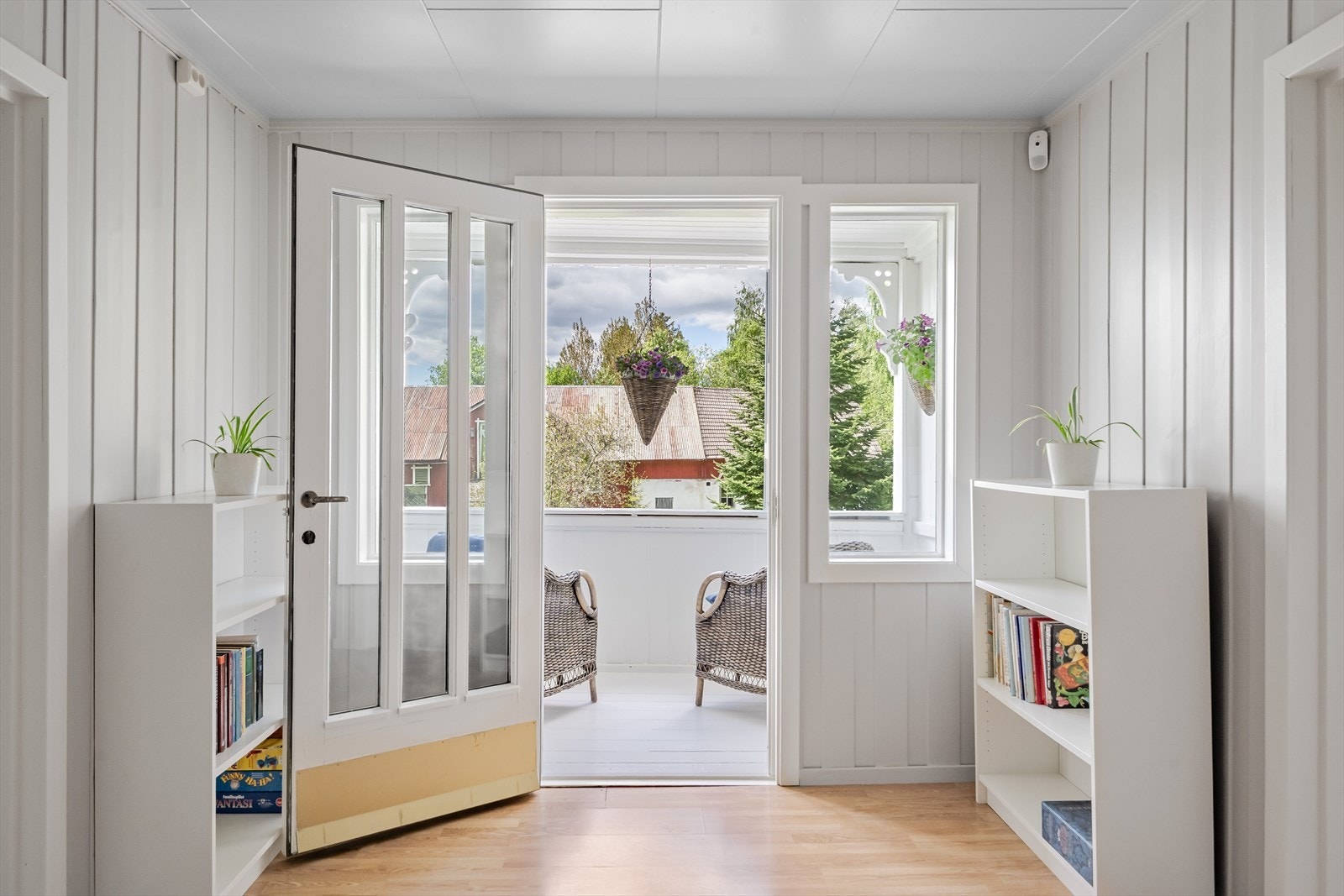 Fra loftstuen er det utgang til en koselig balkong på ca. 4m². Galleribilde