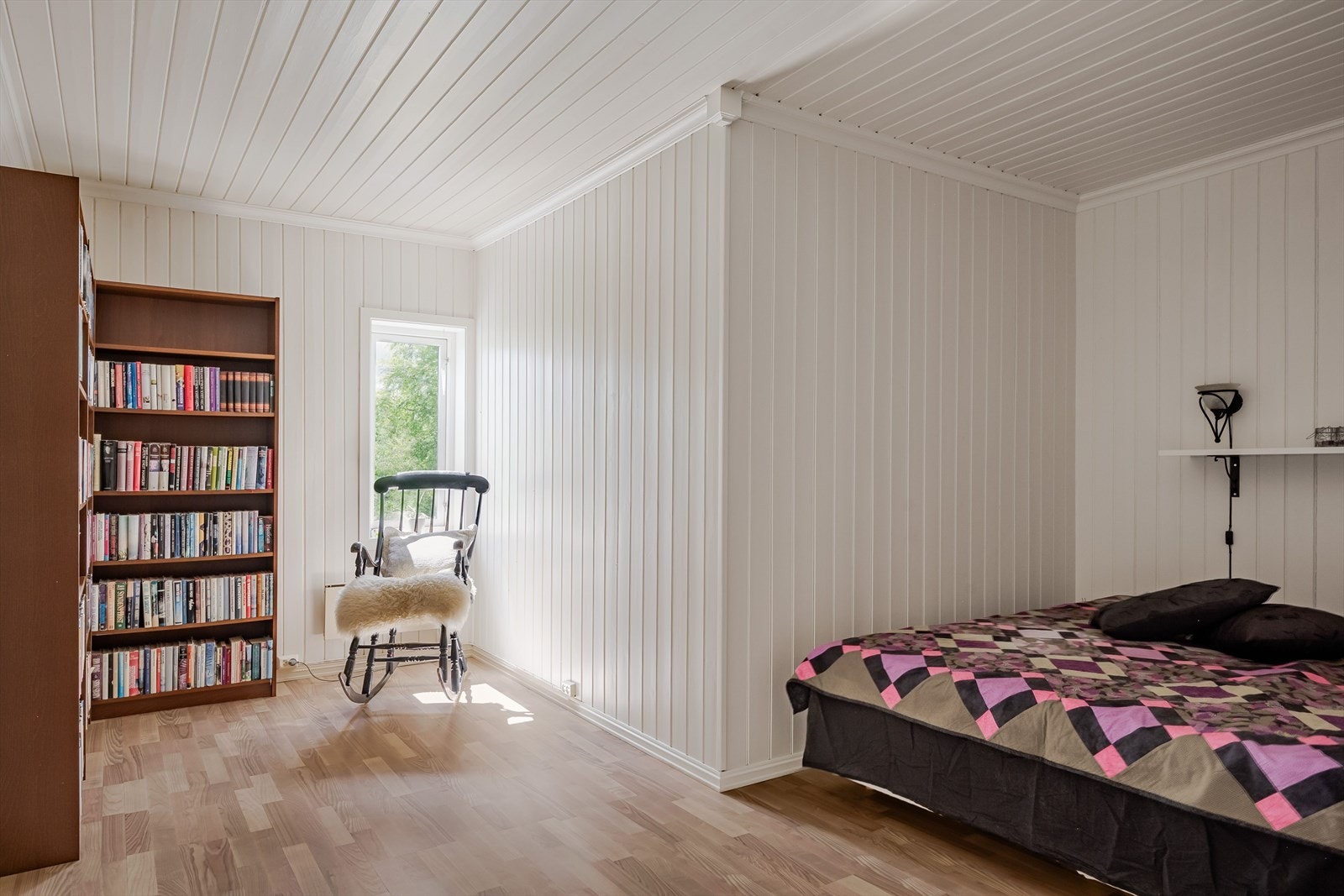 Soverom 3 er også romslig med god plass til både dobbeltseng, kontorpult og garderobe - alt etter eget ønske og behov. Galleribilde
