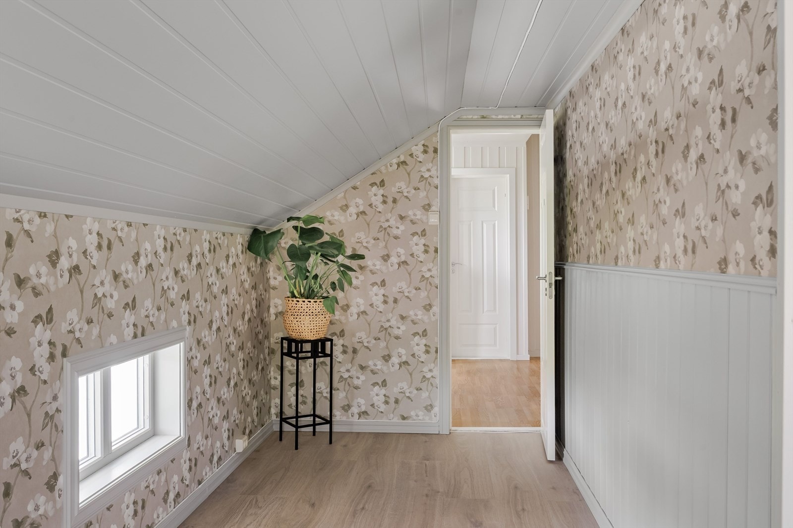 På soverommet er det også plass til kommoder og kontorpult om ønskelig. Galleribilde