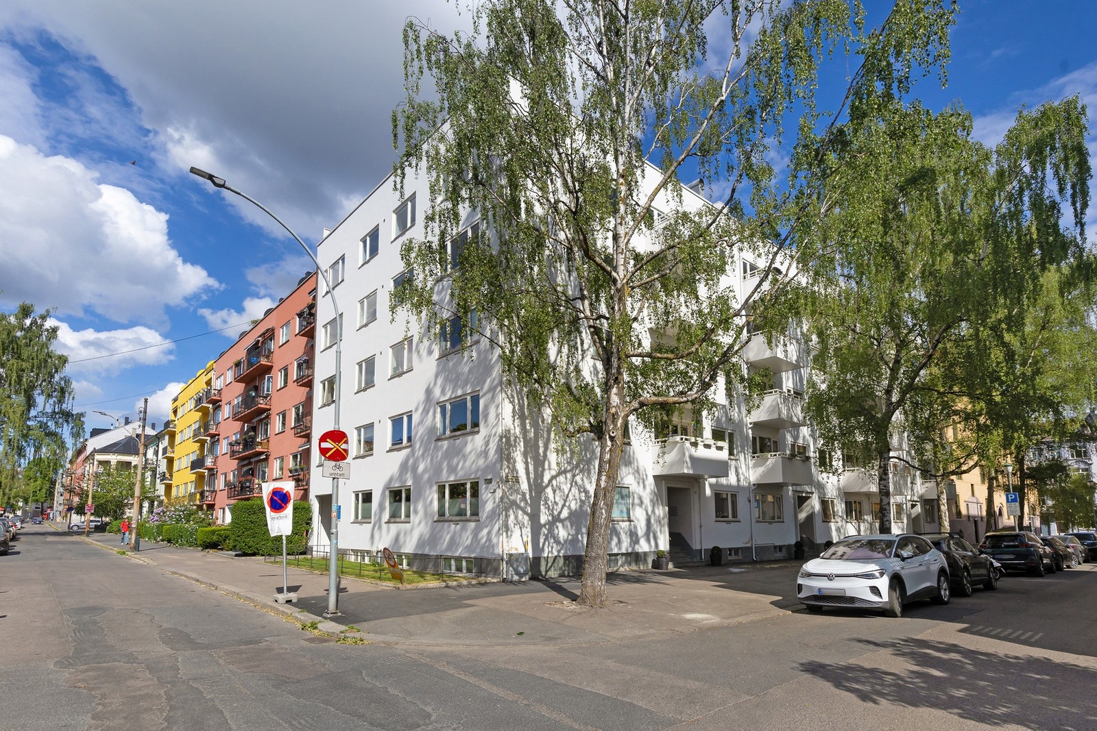 Leiligheten ligger i et urbant, populært og meget sentralt boligområde ved Frognerparken og Vestkanttorget i Oslo. Galleribilde