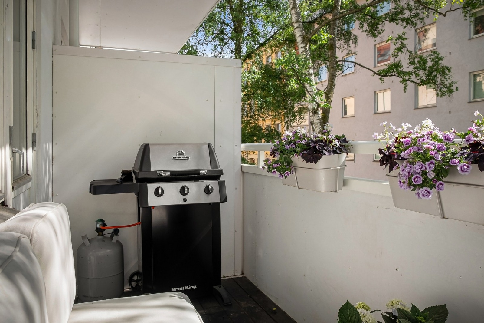 Selger opplyser at det er gode solforhold med sol fra ca. kl. 12/13, til godt ut på kvelden. Galleribilde