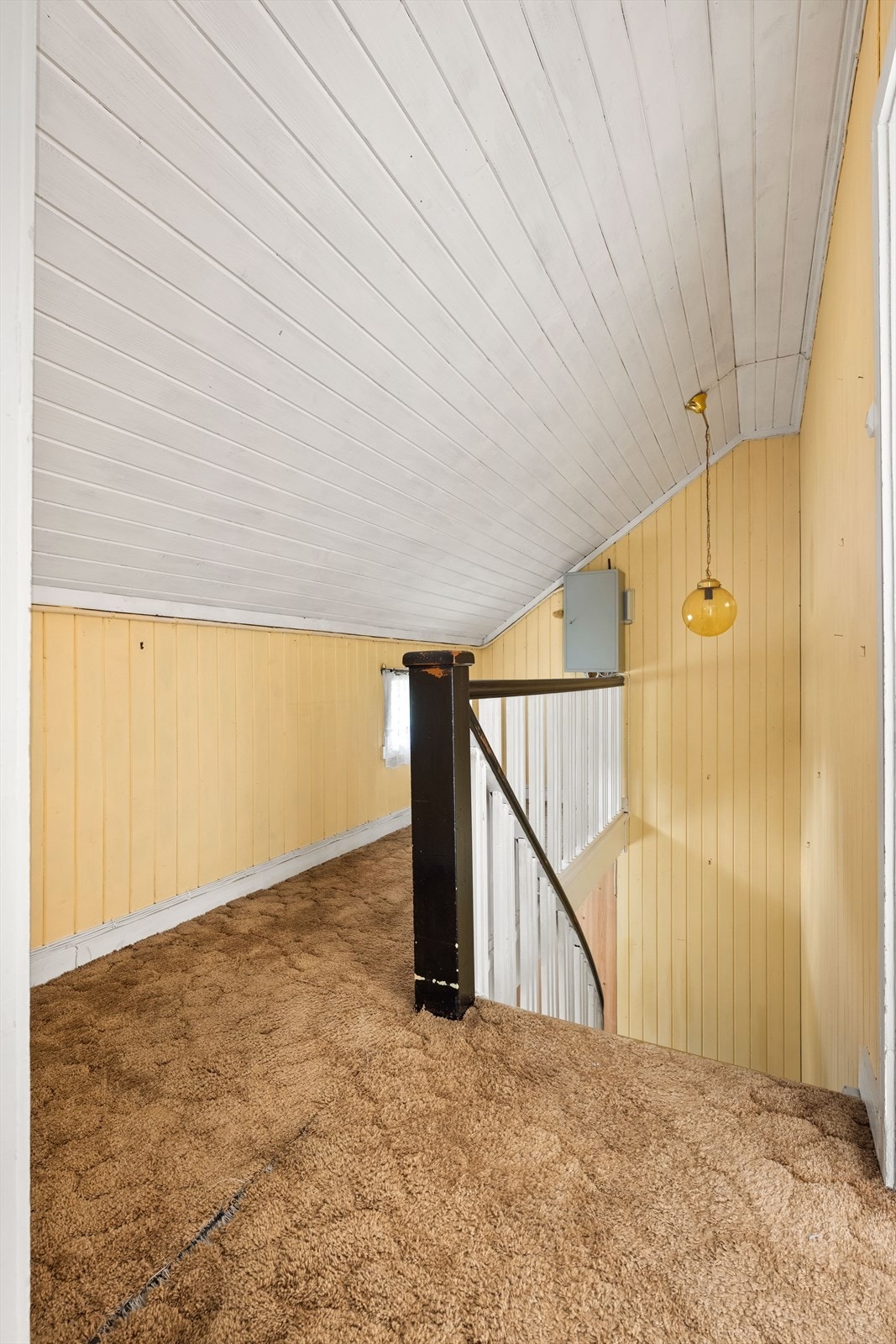 Trappegangen i andre etasje gir tilgang til etasjens rom og kott. Galleribilde