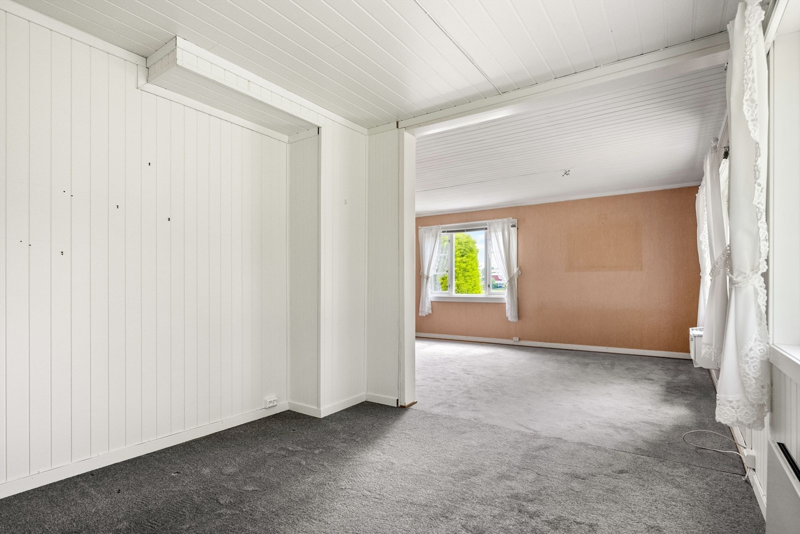 Vinkelstue med rom for variert møblering. Galleribilde