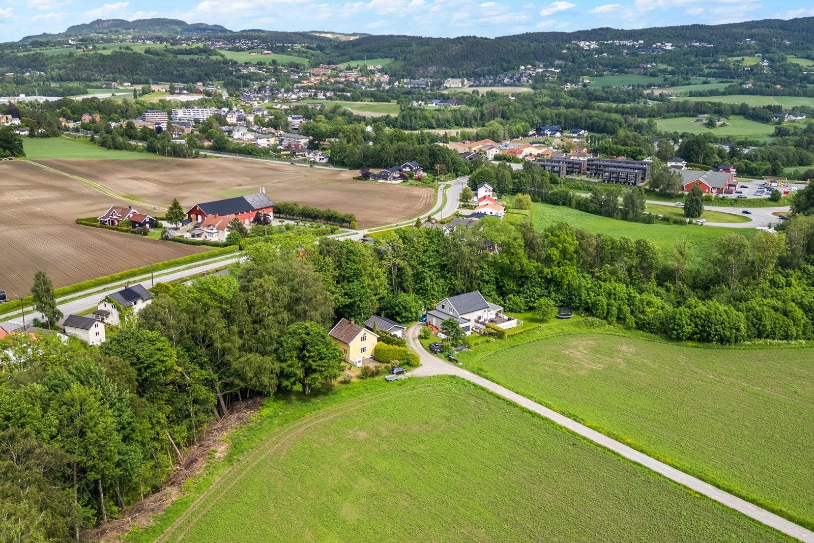 Fra eiendommen er det kun ca. 10 minutters kjøring til Drammen sentrum. Galleribilde