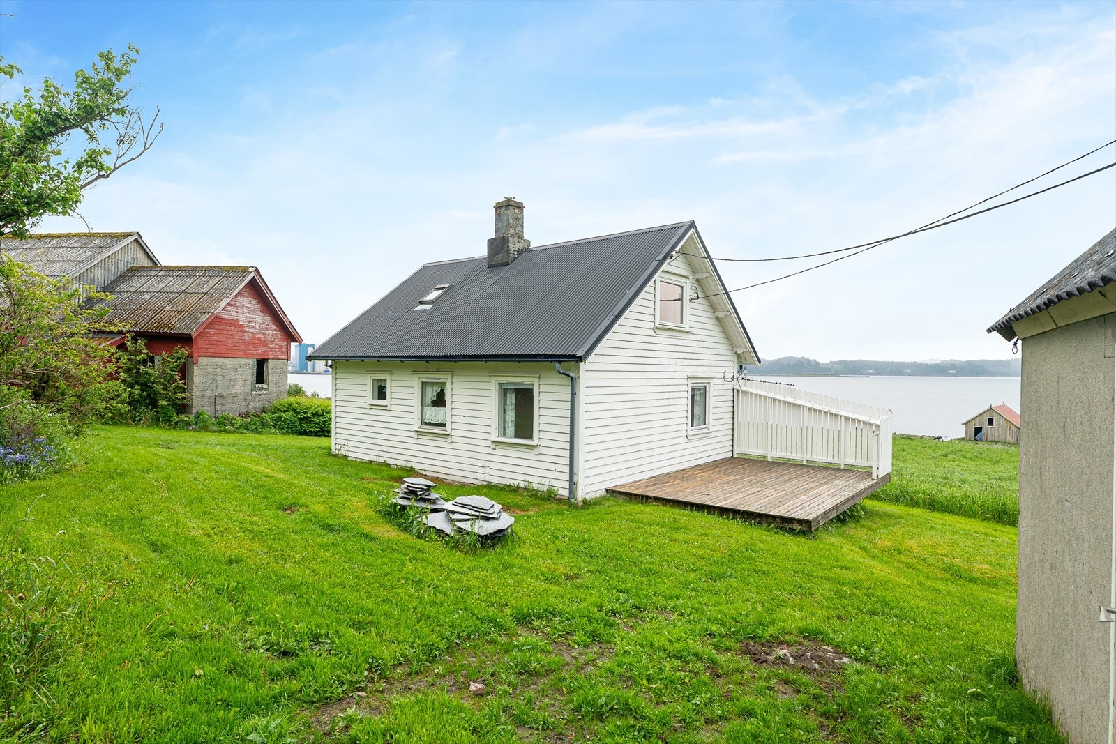 Tomten til huset er på 1379 kvm Galleribilde
