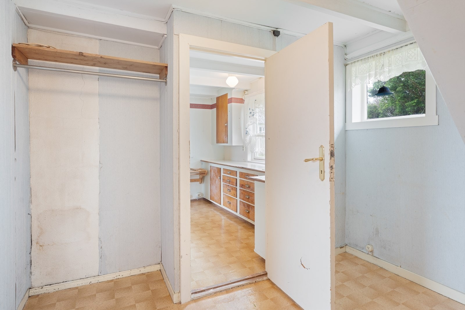 Entré med god plass til å henge fra seg yttertøy Galleribilde
