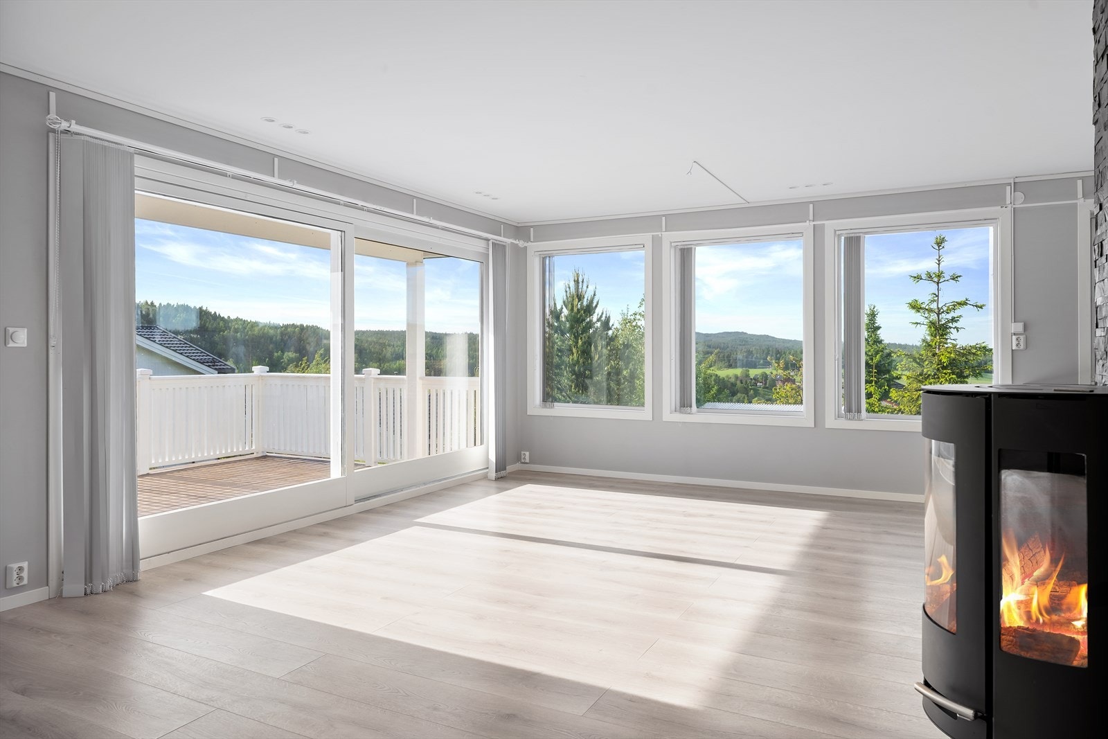 Via skyvedør er det utgang til vestvendt terrasse Galleribilde
