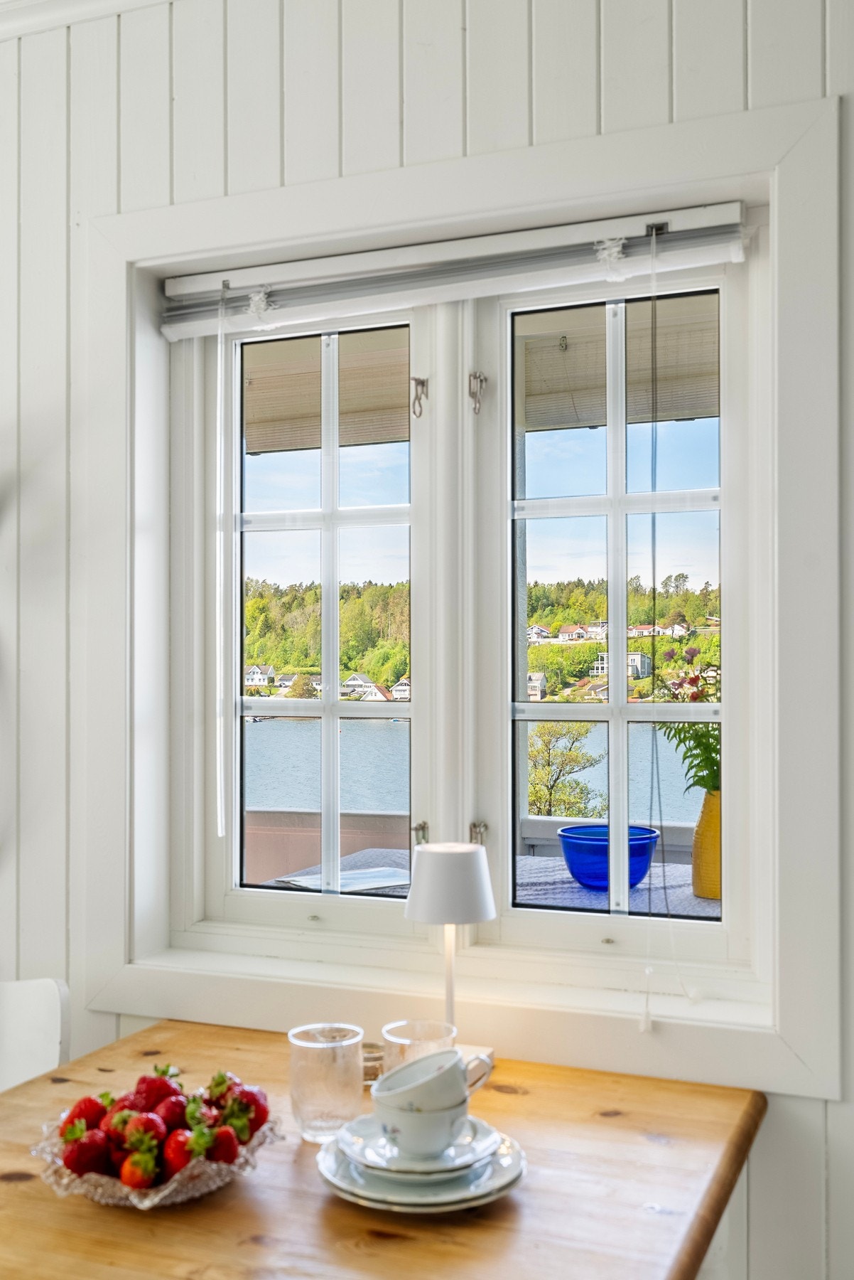 Utsikt fra vinduet som det er vanskelig å ta blikket fra Galleribilde