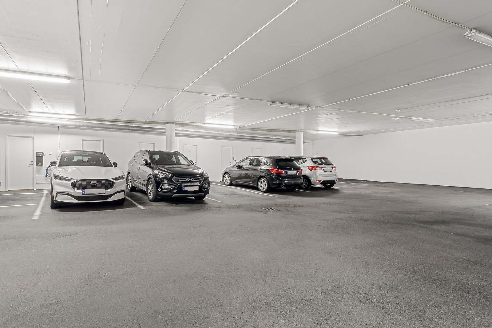 Garasjeplass i kjeller. Galleribilde