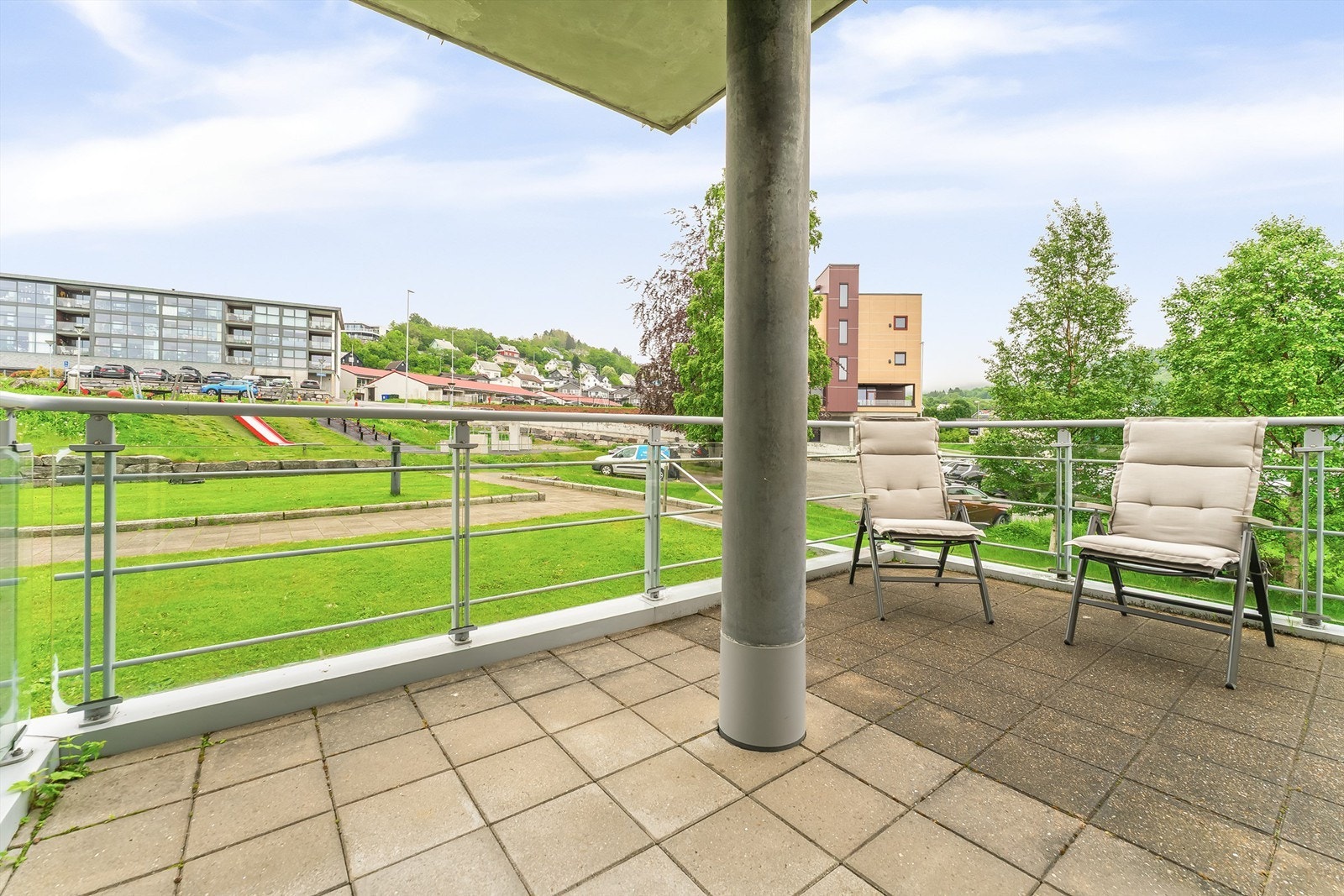 Terrasse på baksiden av leiligheten. Galleribilde