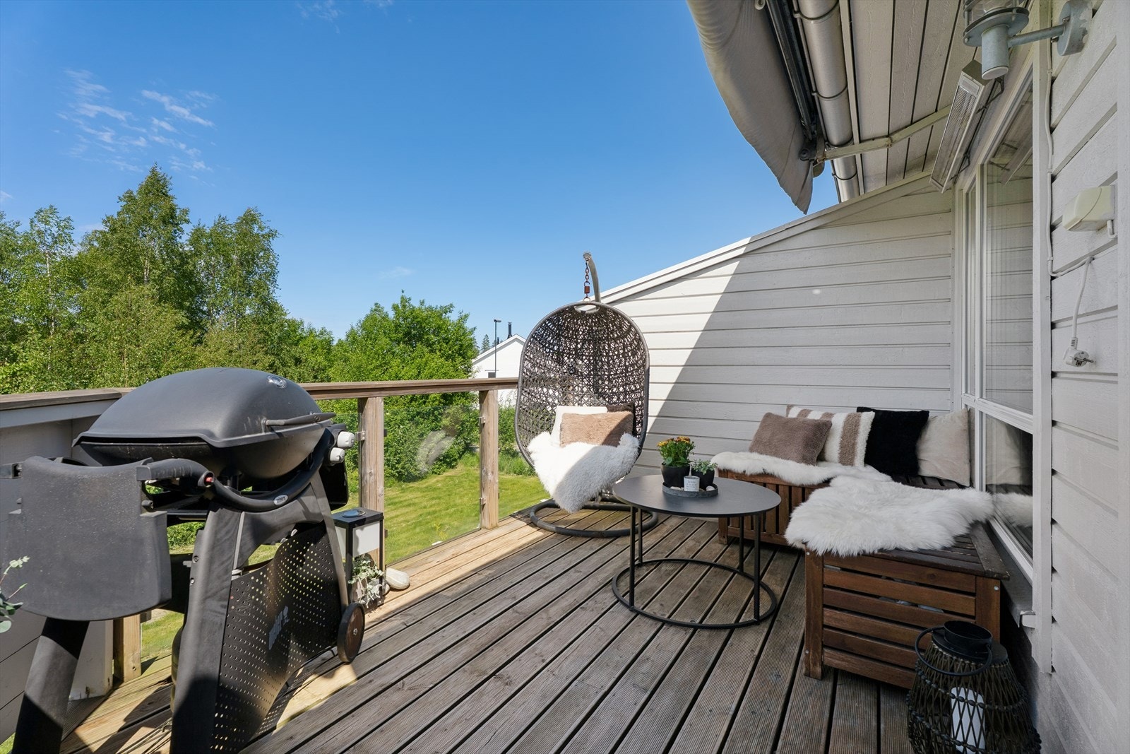 Her er det god plass til både grill og utemøbler, og balkongen egner seg perfekt til rolige morgener med en kopp kaffe og frokost. Galleribilde