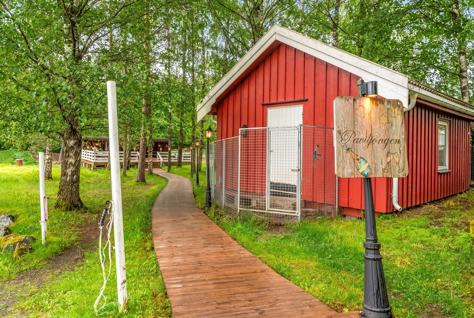 Eiendommen har også et eget hundehus/anneks. Galleribilde