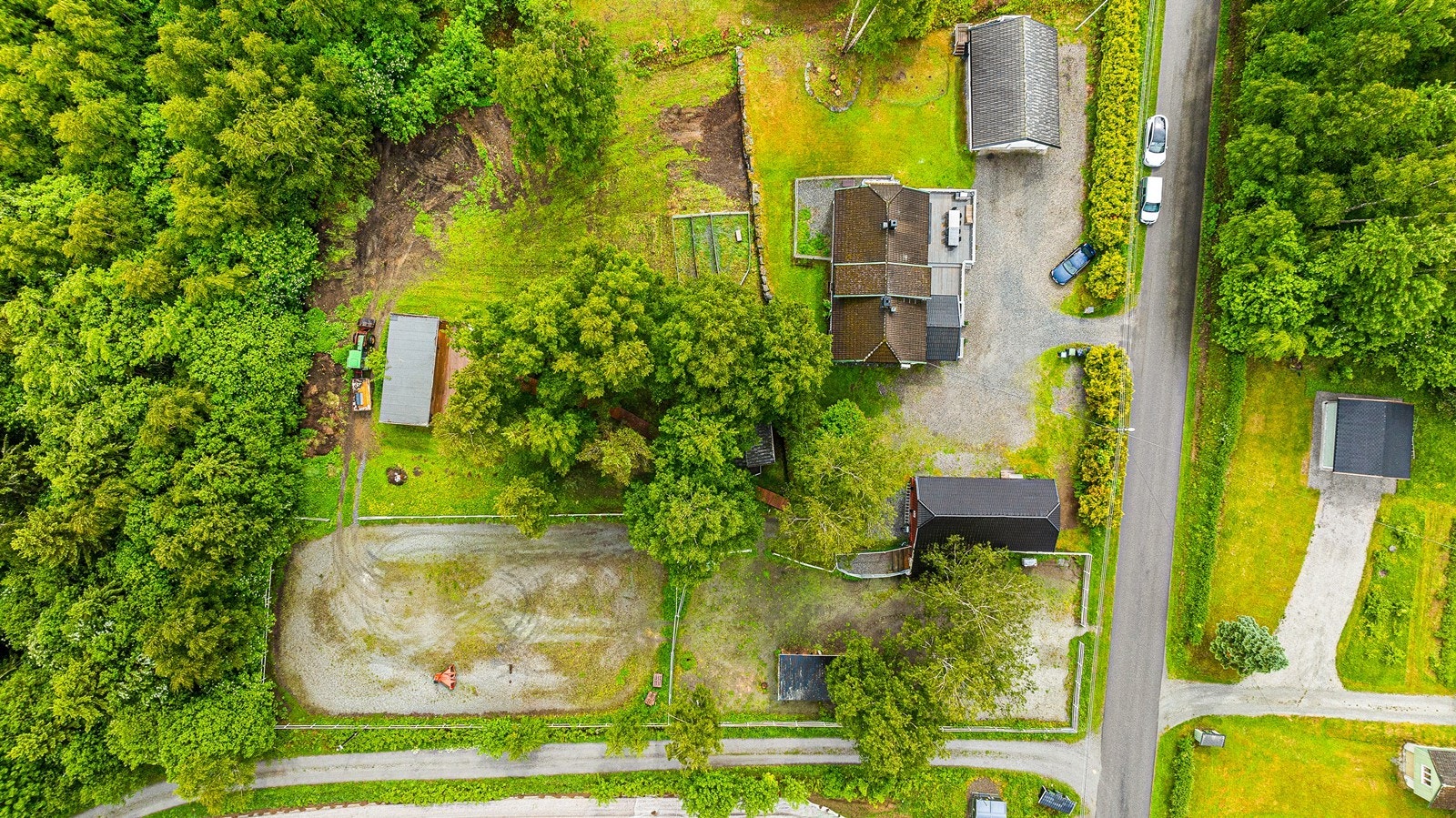 Eiendommen ligger i et familievennlig nabolag på Minnesund. Galleribilde