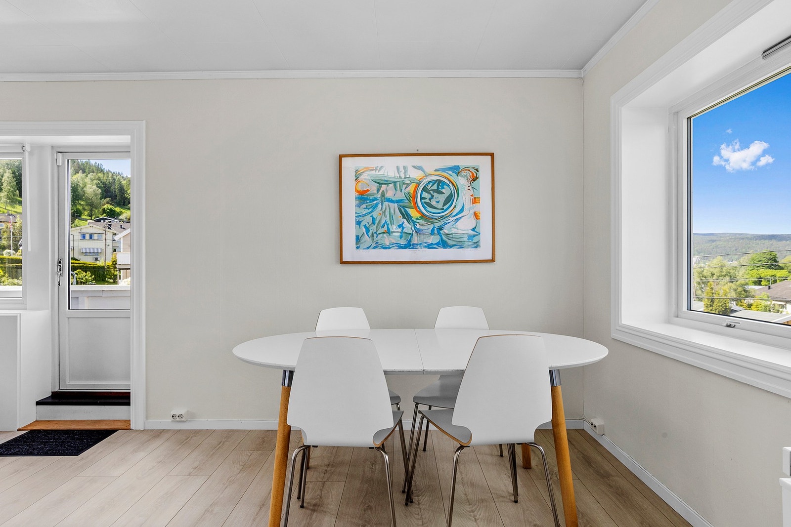 Spiseplassen byr på gode rammer for hverdagsmåltider så vel som selskaper Galleribilde