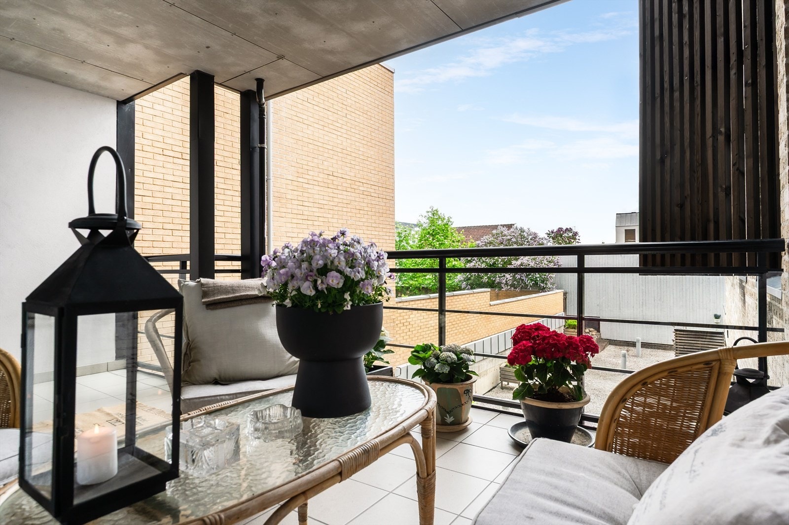 Den er på ca. 13 m² og vender mot sør. Galleribilde