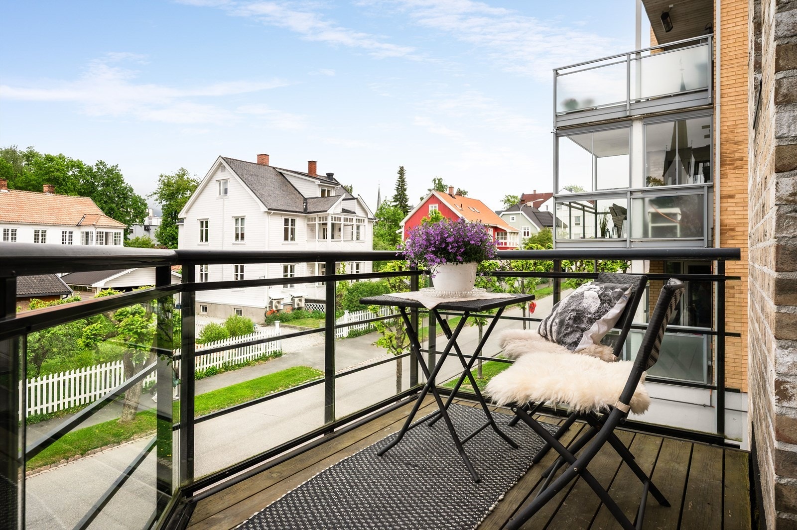 Det er plass til en liten sittegruppe. Galleribilde