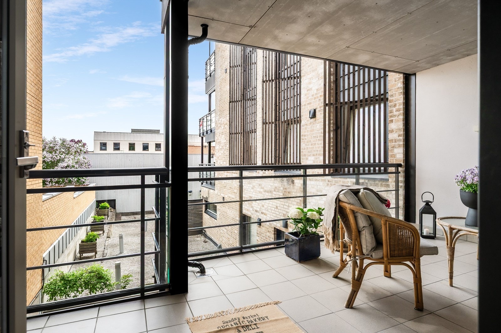 Det er god plass til utemøbler, planter og annet ønskelig. Galleribilde