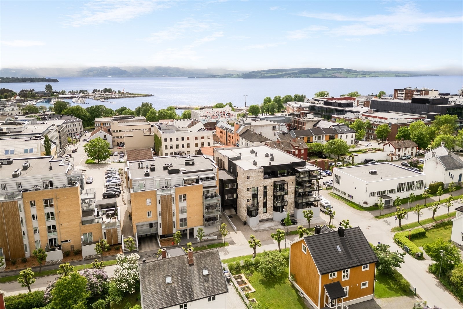 Det er gangavstand til butikker, spisesteder og kulturaktiviteter i sentrum. Galleribilde