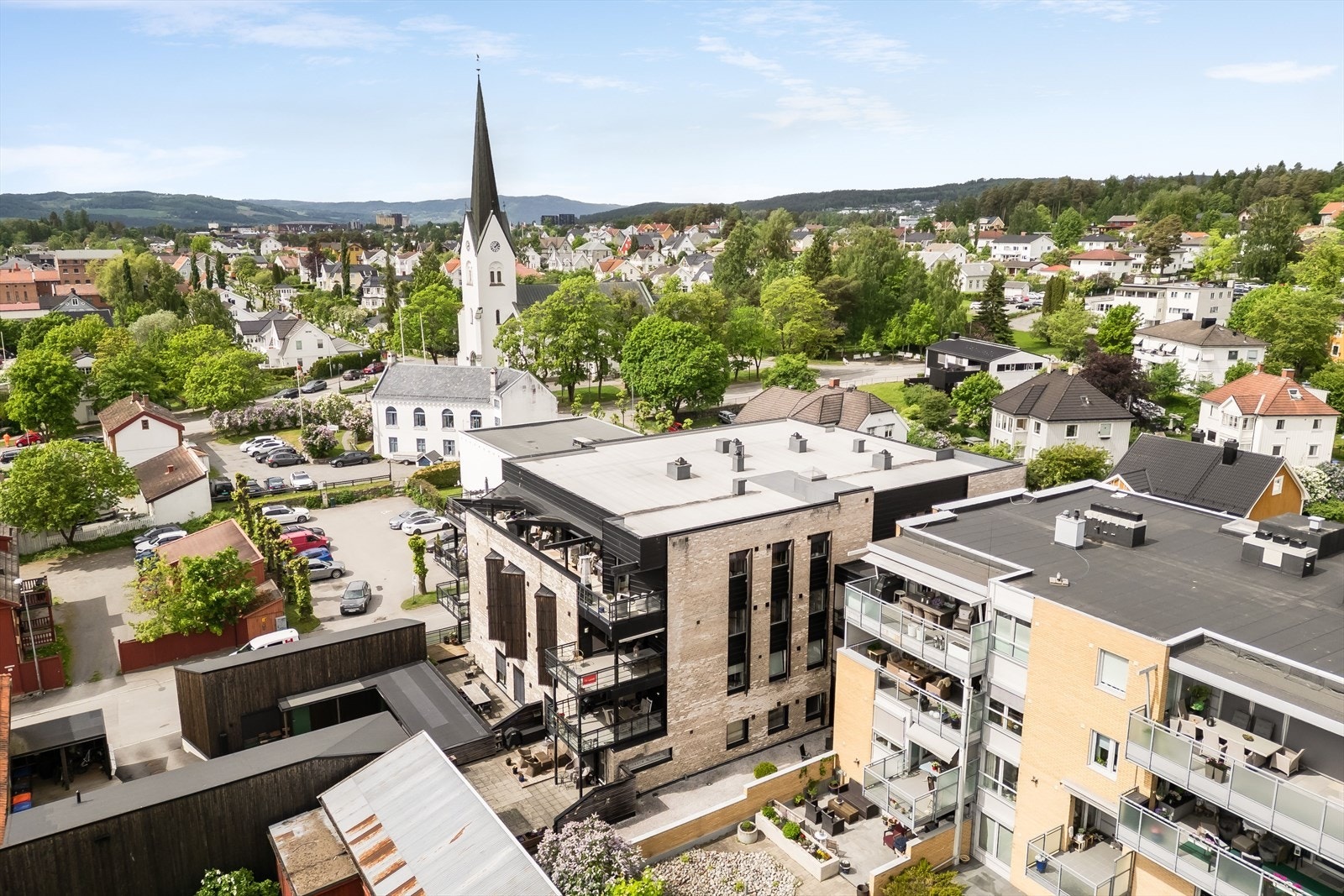 Det er også kort vei til fine turområder langs Mjøsa og i Ankerskogen. Galleribilde