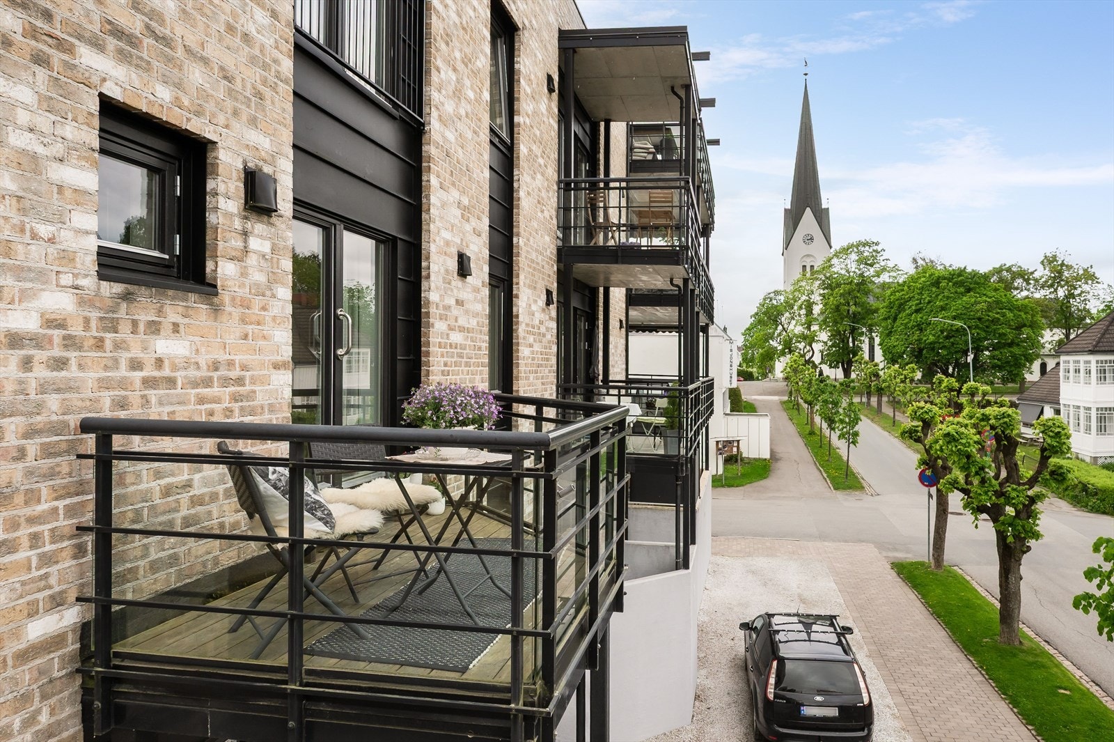 Fra hovedsoverommet er det utgang til en nordvendt balkong. Galleribilde
