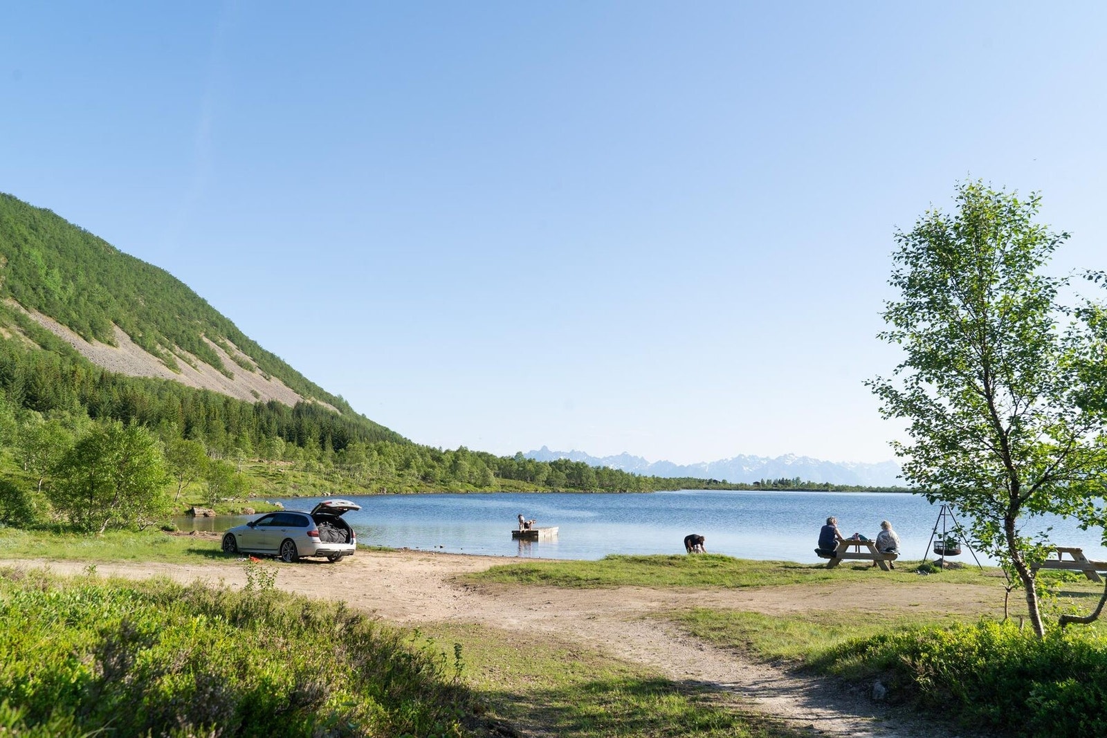 Det idylliske Gryttingvannet byr på flotte bademuligheter og godt fiskevann. (Selgers bilde) Galleribilde