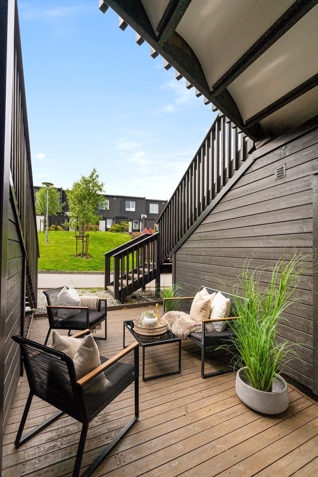 Lun uteplass som egner seg godt til sene kvelder og rolige stunder. Galleribilde