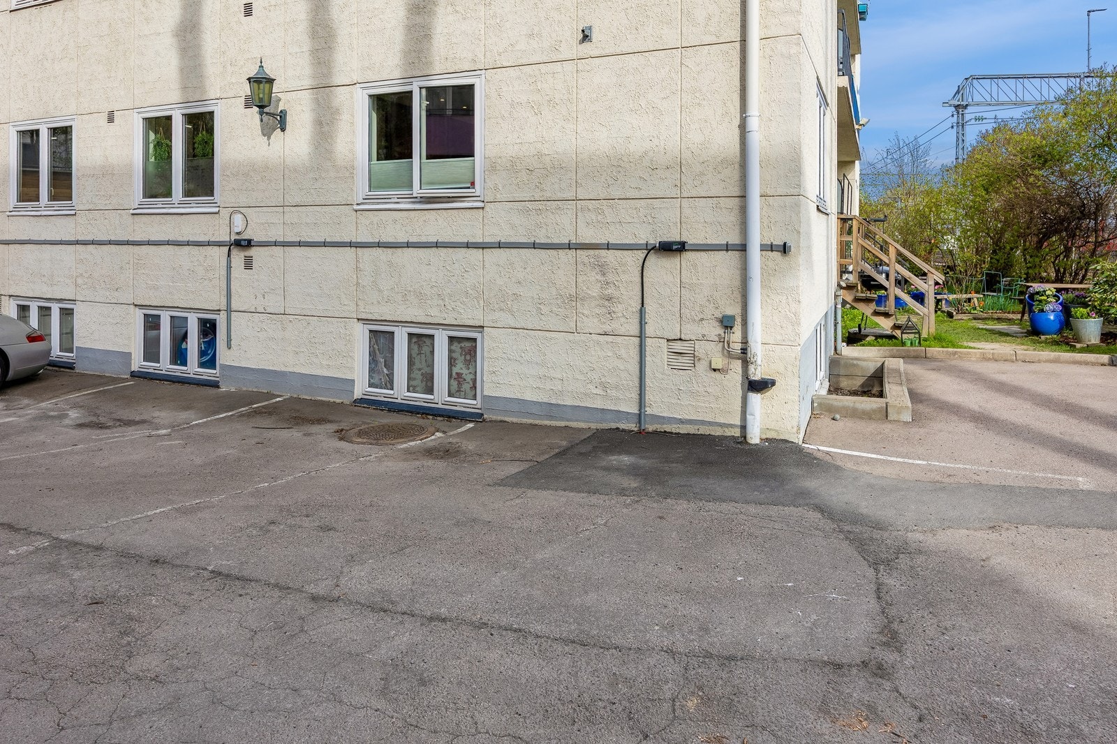 Parkering kan leies i tillegg til husleien. Galleribilde
