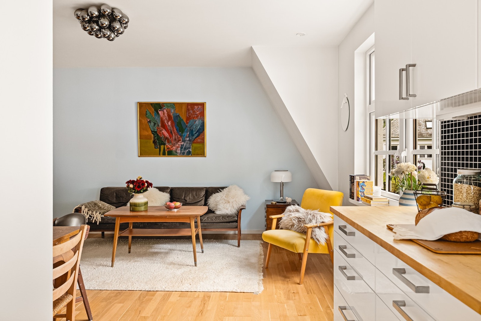 Hele leiligheten ble pusset opp i 2014 og fremstår som velholdt. Galleribilde