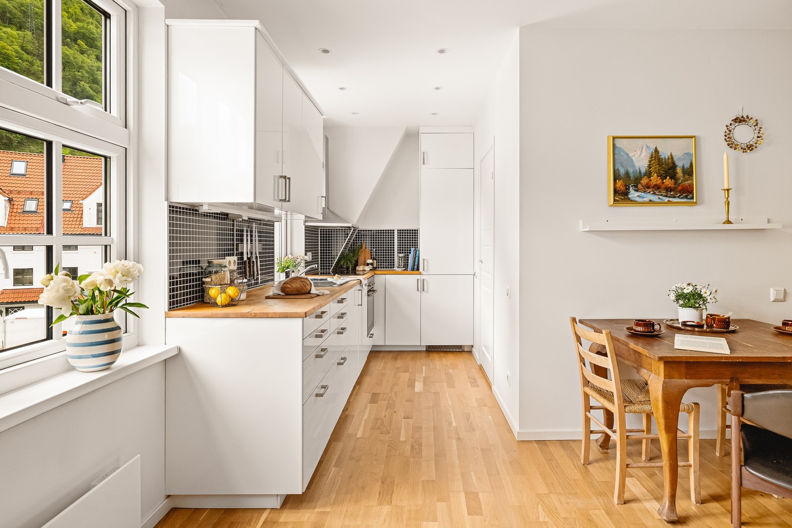 Kjøkkeninnredningen er fra 2014 og er fra Ikea. Galleribilde