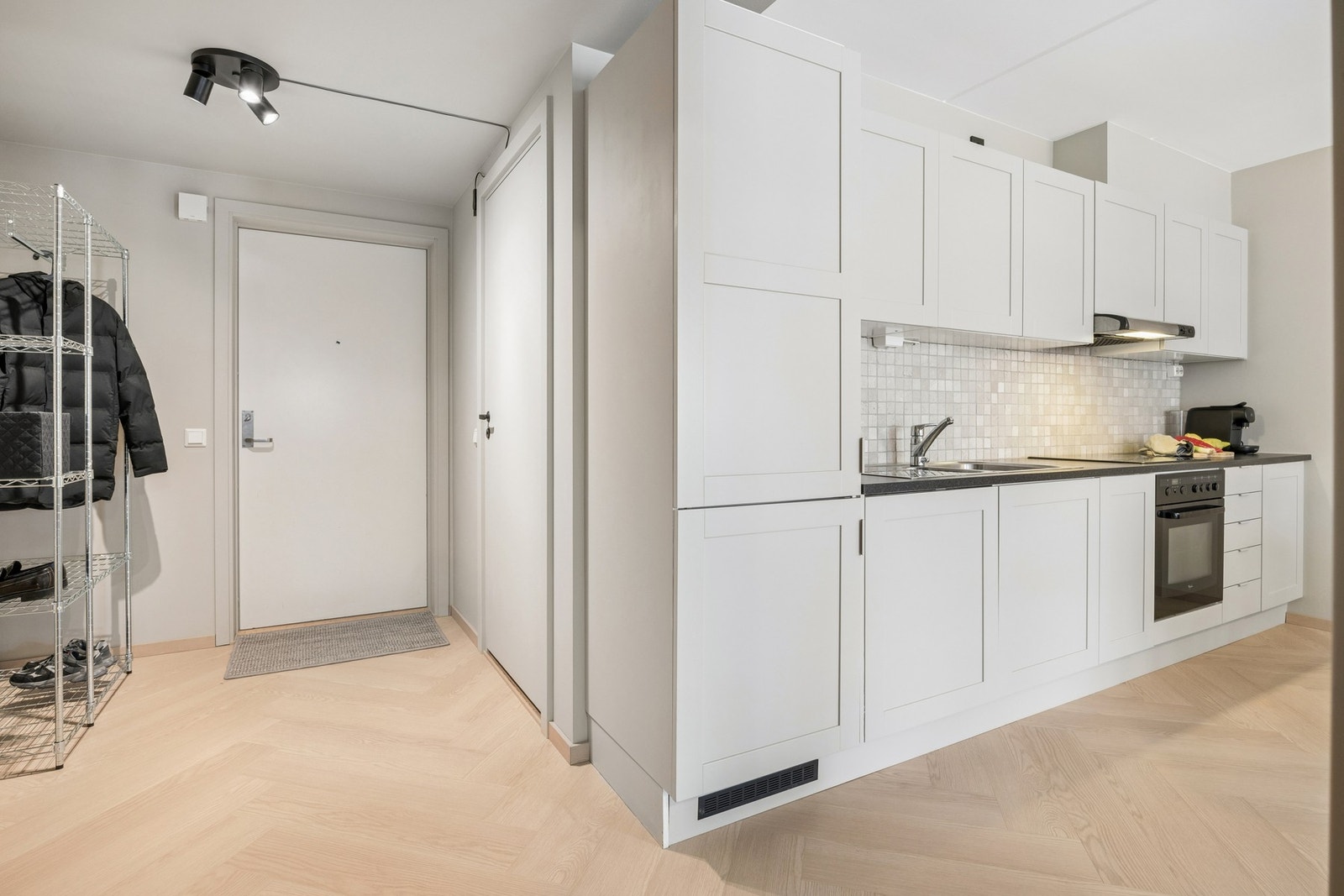Entre med plass til å henge fra seg. Galleribilde