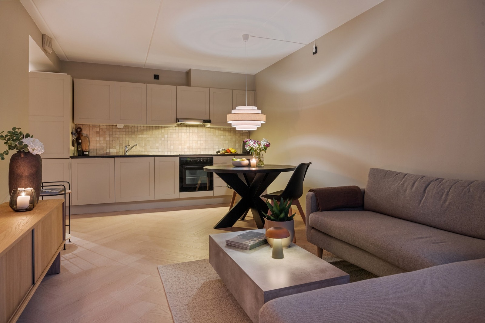Leiligheten er malt i moderne fargevalg. Galleribilde