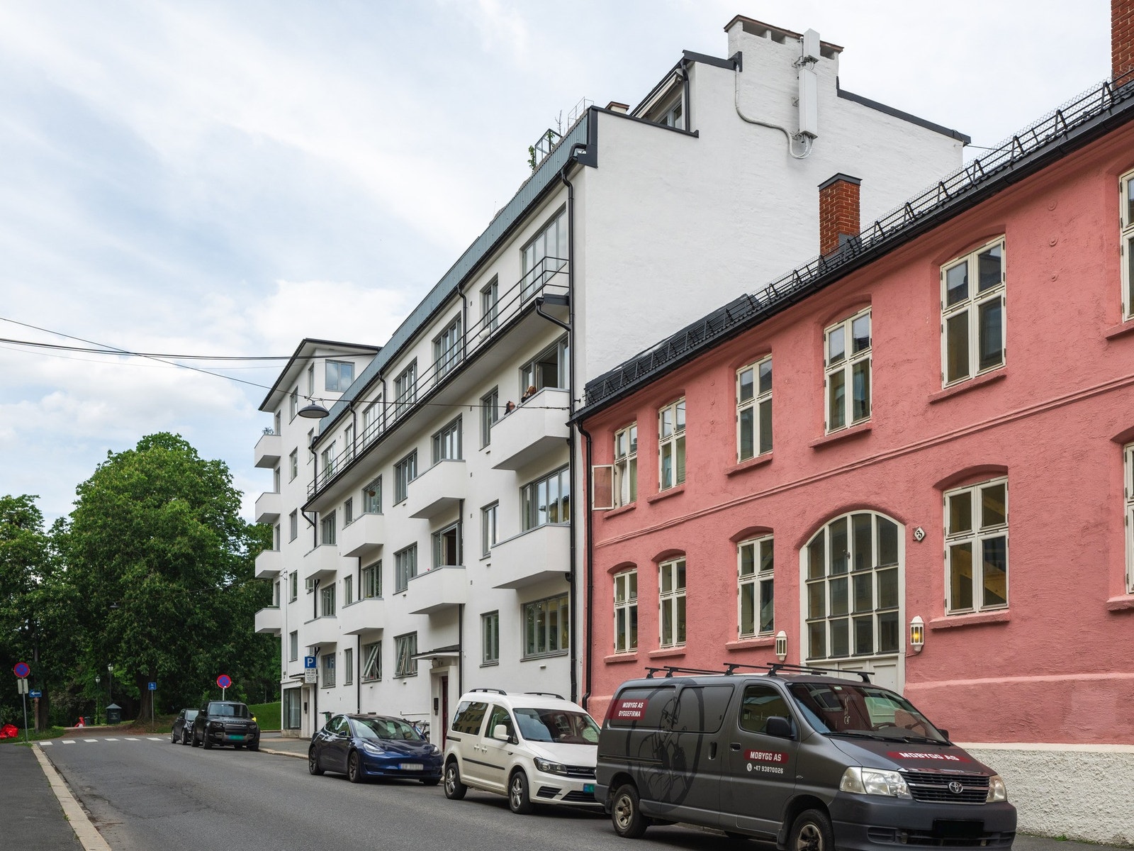 Aksjelaget er veldrevet og ligger i rolig gate i en gård fra 1930-tallet. Galleribilde
