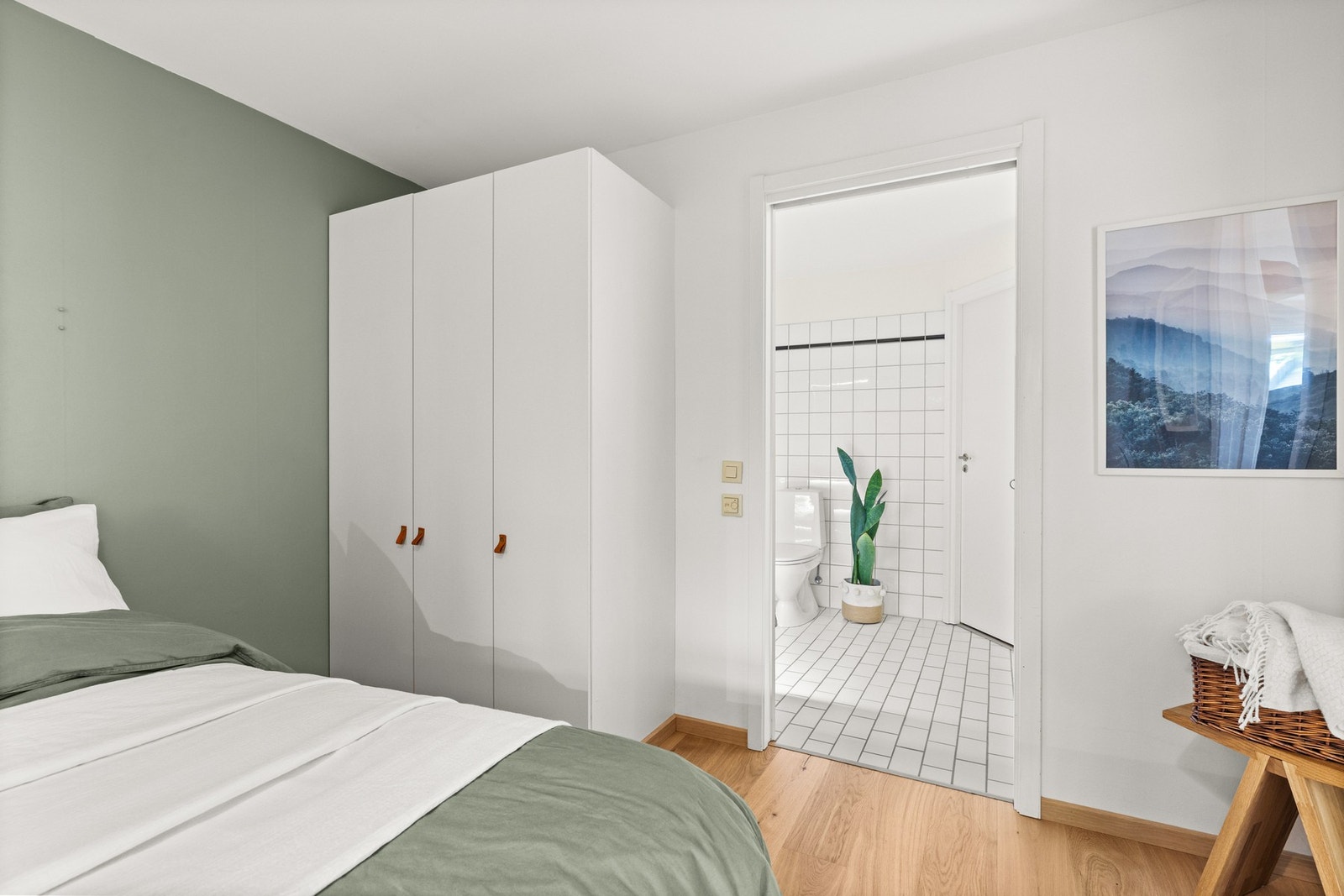 Praktisk tilgang fra soverom, direkte inn til badet Galleribilde