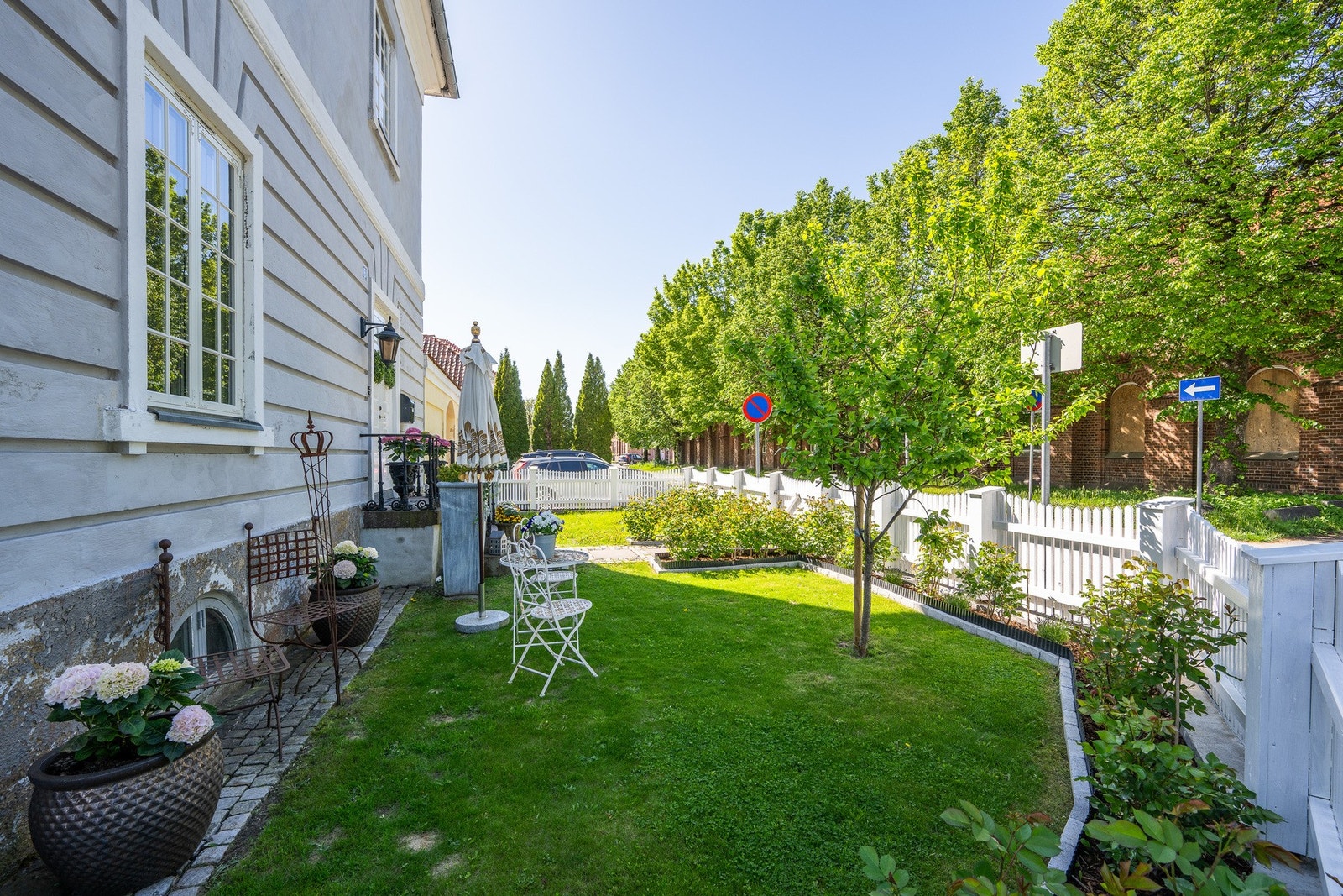 Vi får ikke nok av denne vakre plassen og tar deg med på en liten runde til. Galleribilde
