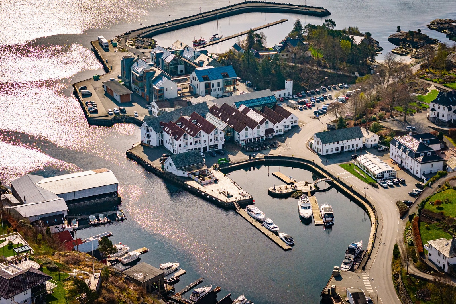 Bekkjarvik med alt det har å by på Galleribilde