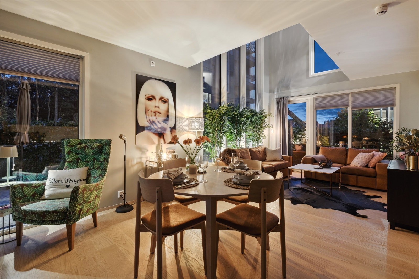 Ski Tårn av Reiulf Ramstad består av 38 leiligheter med eksklusivt preg og unik arkitektur. Galleribilde