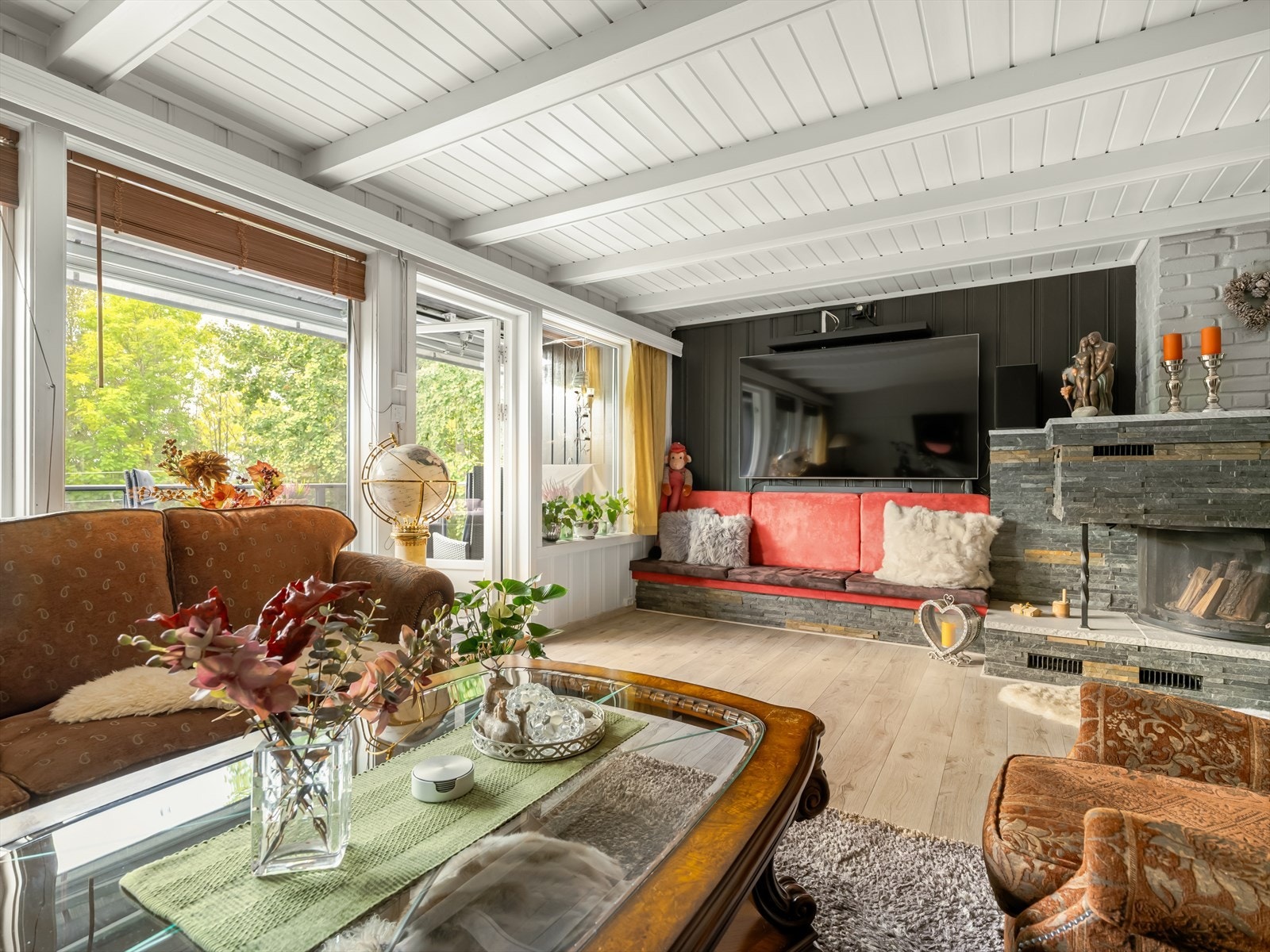 Fra stuen er det utgtang til boligens balkong på 16 m². Galleribilde