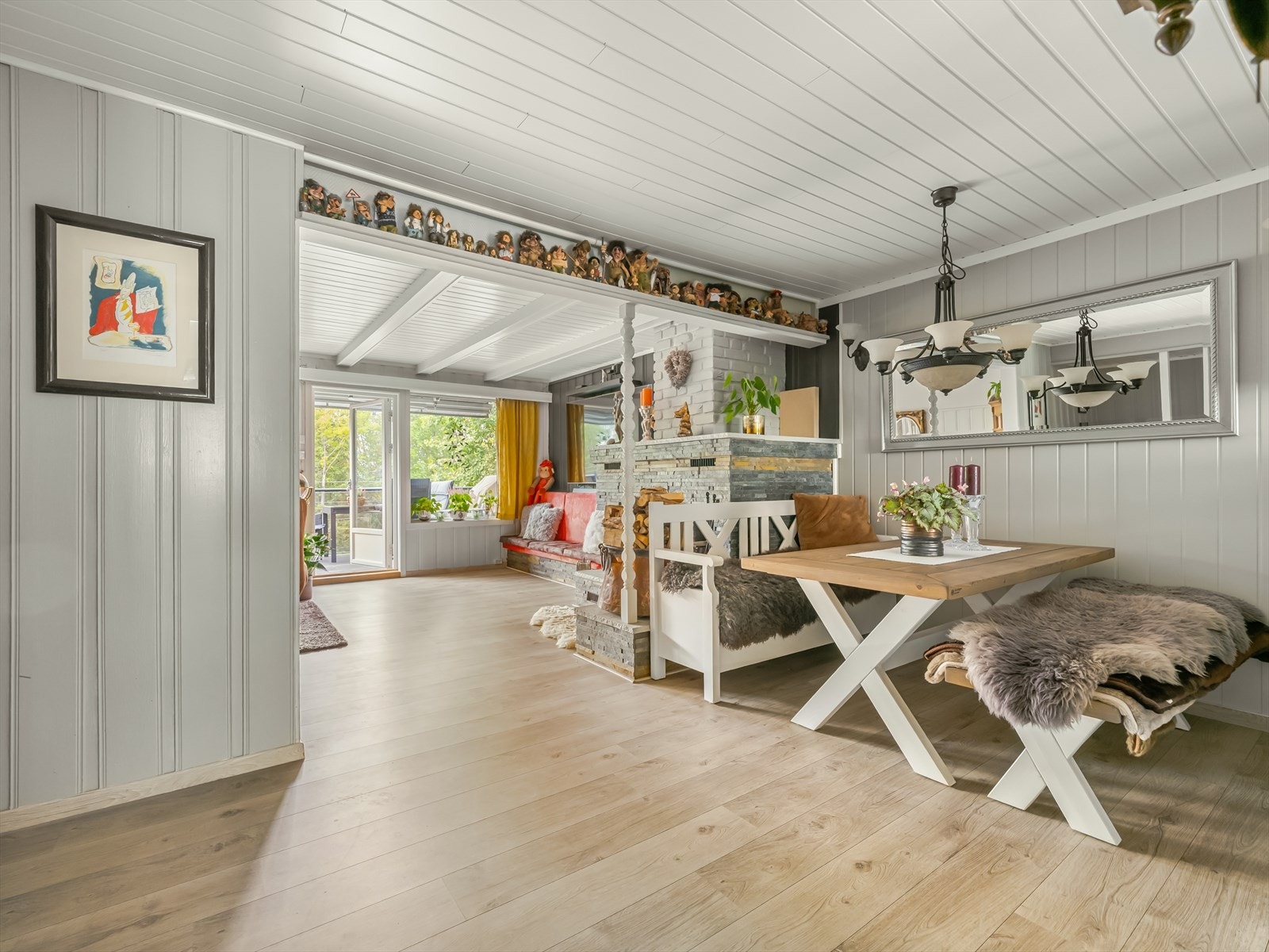 Spisestuen er av god størrelse, med plass til en romslig spisegruppe. Her kan du nyte en fantastisk middag med venner og kjente! Galleribilde