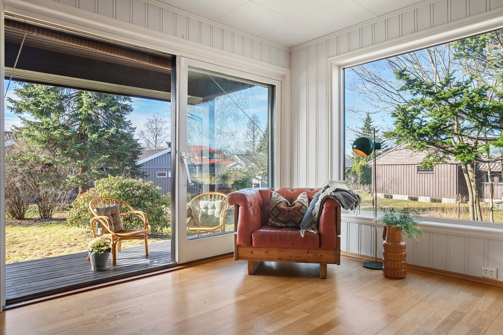 Fra stuen er det direkte utgang via skyvedør til en veranda på 21 m². Galleribilde