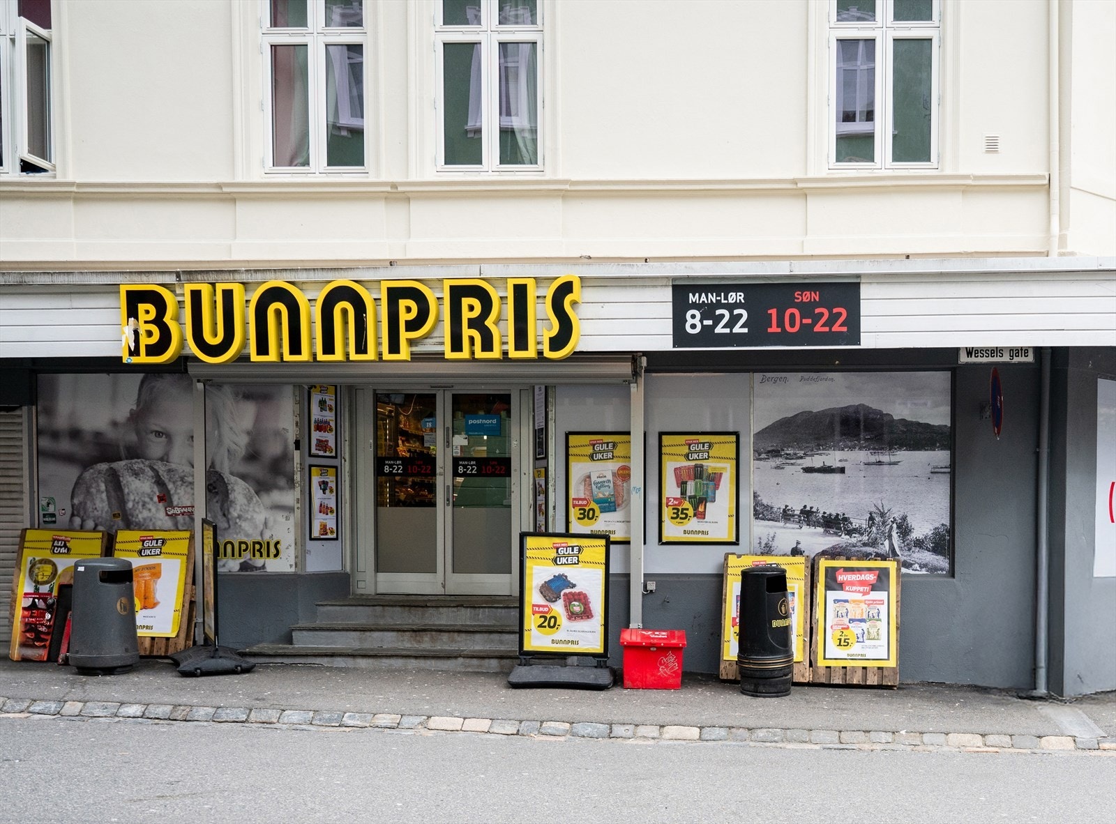 Dagligvare og servicetilbud finnes i nærområdet. Både Bunnpris Wessels og KIWI Nøstet ligger få minutters gange unna boligen. Galleribilde