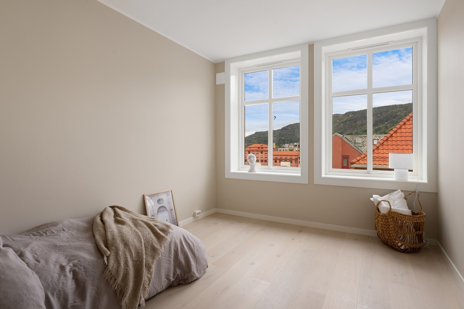 Soverom med fint lysinnslipp og god romfølelse. Galleribilde