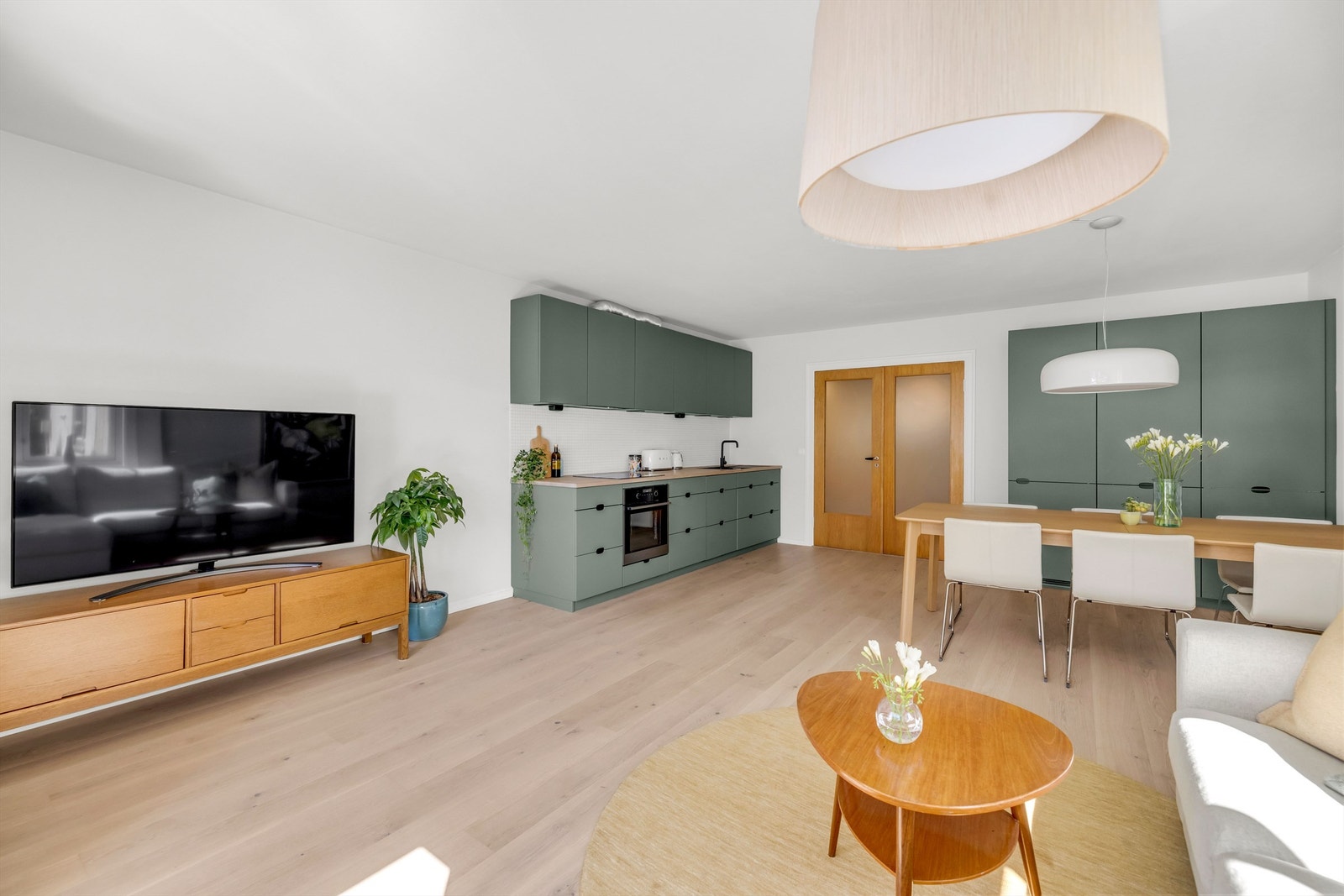 Leiligheten ligger i 2. etasje med heisadkomst Galleribilde