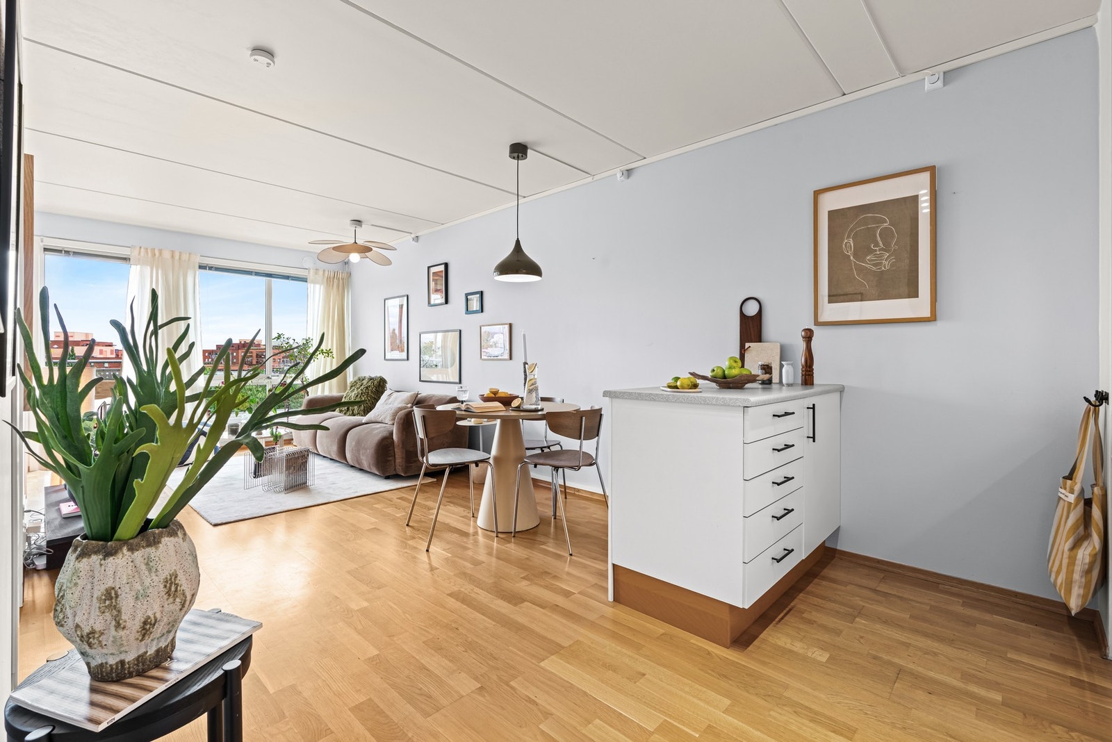Leiligheten ligger i fjerde etasje med heisadkomst Galleribilde