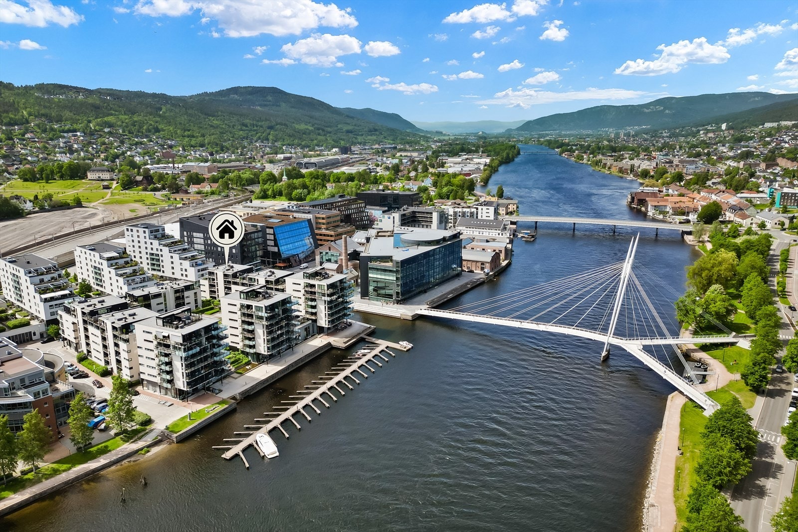 Pollen Kvartalet ligger attraktivt til ved Drammenselva, med gangbroen Ypsilon som en snarvei over til sentrum. Galleribilde